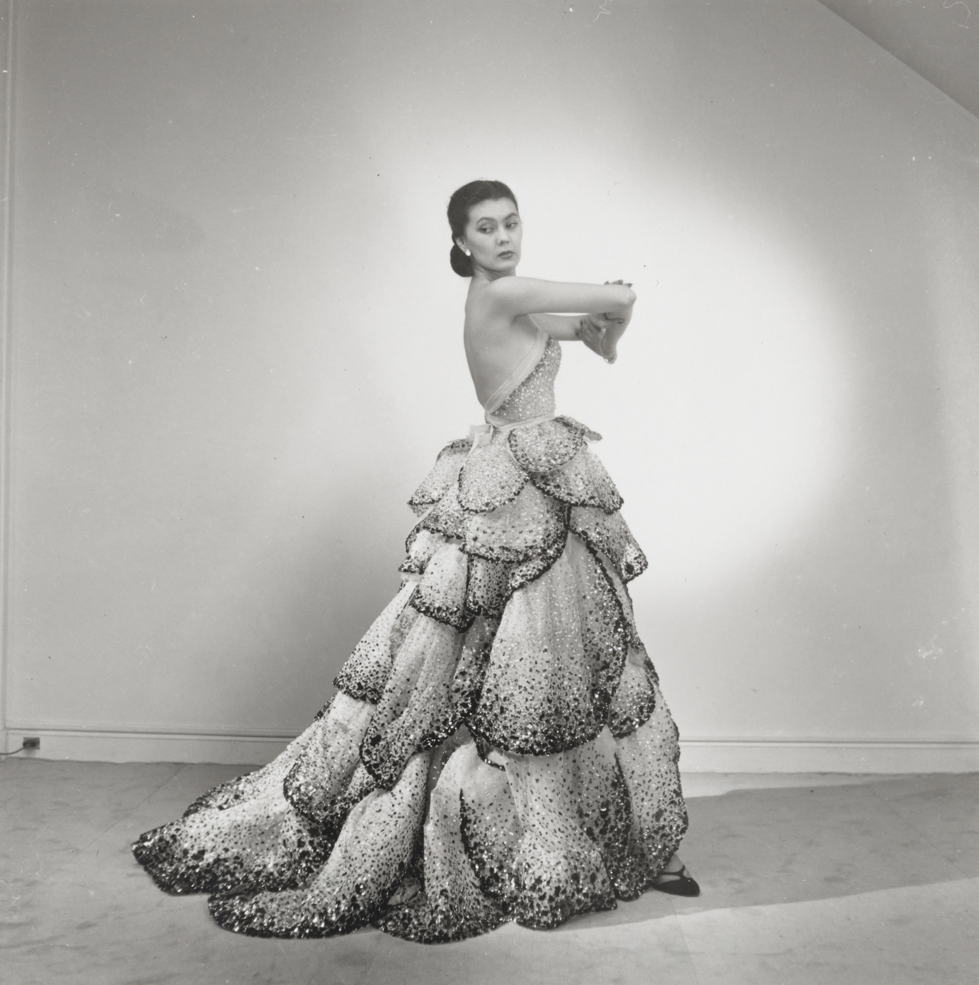 Junon, Haute Couture Fall-Winter 1949, Milieu du sicle line | La Galerie Dior Junon, Haute Couture Fall-Winter 1949, Milieu du sicle line | La Galerie Dior